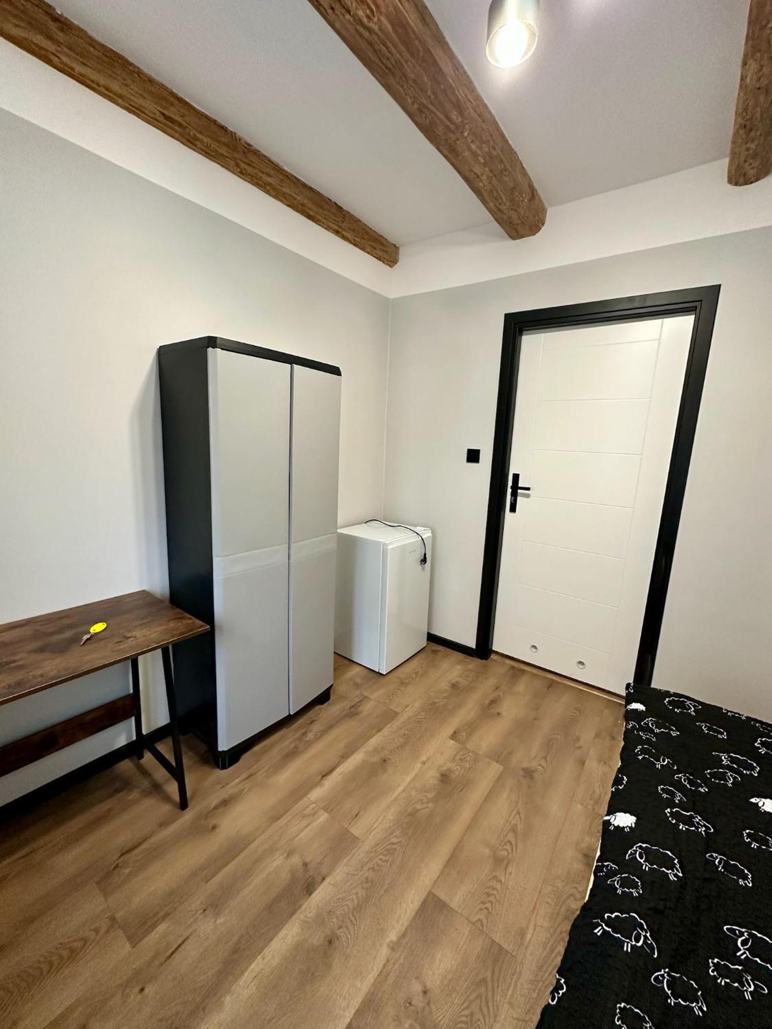 Marianowka Hostel Legnica Exterior photo